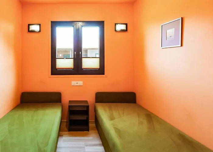 1 Bedroom Lovely In Łazy